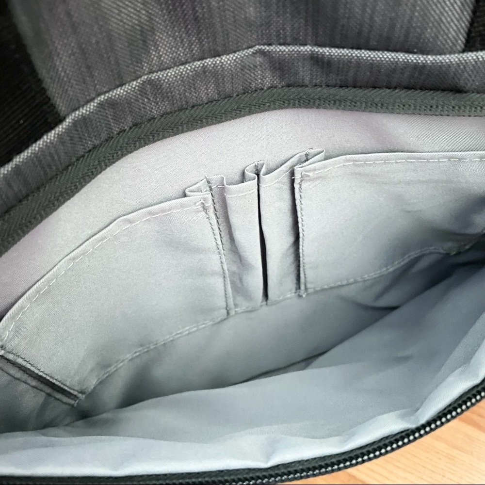 SwissGear Structure Laptop Case Bag - Picture 3 of 10